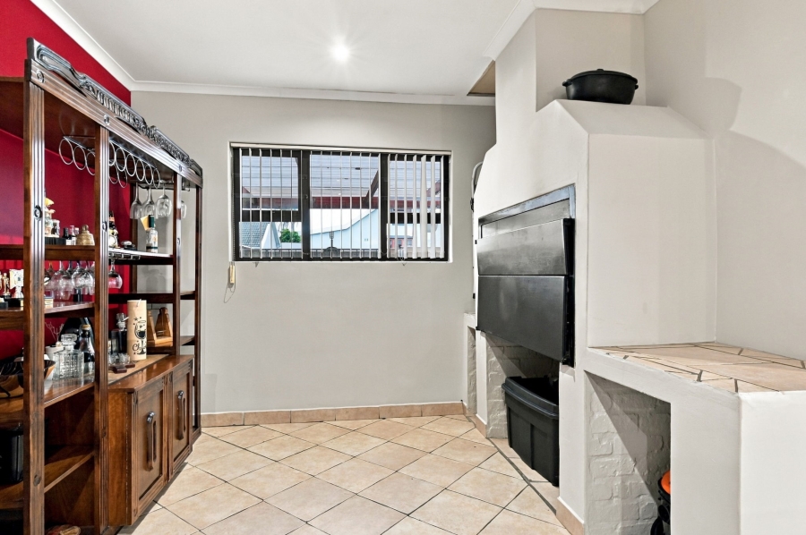 3 Bedroom Property for Sale in Plumstead Western Cape